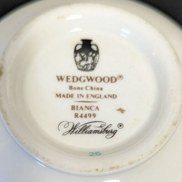 Wedgwood Williamsburg Bianca Bone China Tea Cup R4499 Floral Pattern Gold Trim - Picture 13 of 13